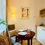 Am Dom, Historische Apartments, Superzentral, 7min Zum Schloss Apartment *