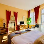 Am Dom, Historische Apartments, Superzentral, 7min Zum Schloss Apartment