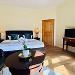 Am Dom, Historische Apartments, Superzentral, 7min Zum Schloss Apartment *