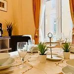 Am Dom, Historische Apartments, Superzentral, 7min Zum Schloss Apartment