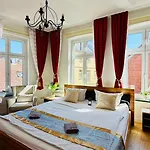 Am Dom, Historische Apartments, Superzentral, 7min Zum Schloss Apartment *