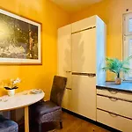 Am Dom, Historische Apartments, Superzentral, 7min Zum Schloss Apartment