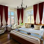 Am Dom, Historische Apartments, Superzentral, 7min Zum Schloss Apartment