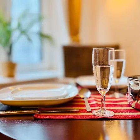 Am Dom, Historische Apartments, Superzentral, 7min Zum Schloss Apartment