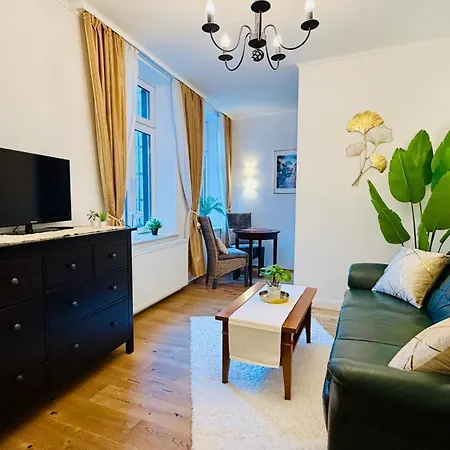 Am Dom, Historische Apartments, Superzentral, 7min Zum Schloss Apartment